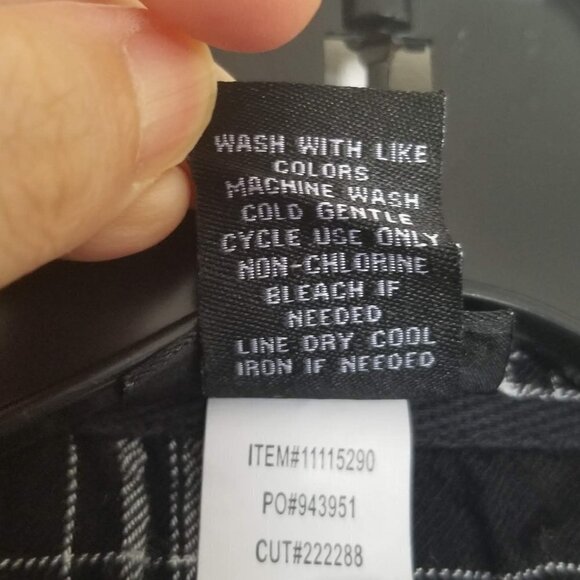 Torrid Black White Plaid Studded Camp Shirt Sz 00 - Picture 14 of 15